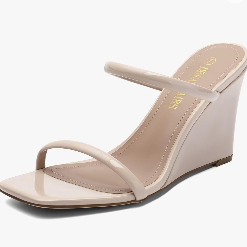 Women’s slide wedge saddle with two straps.